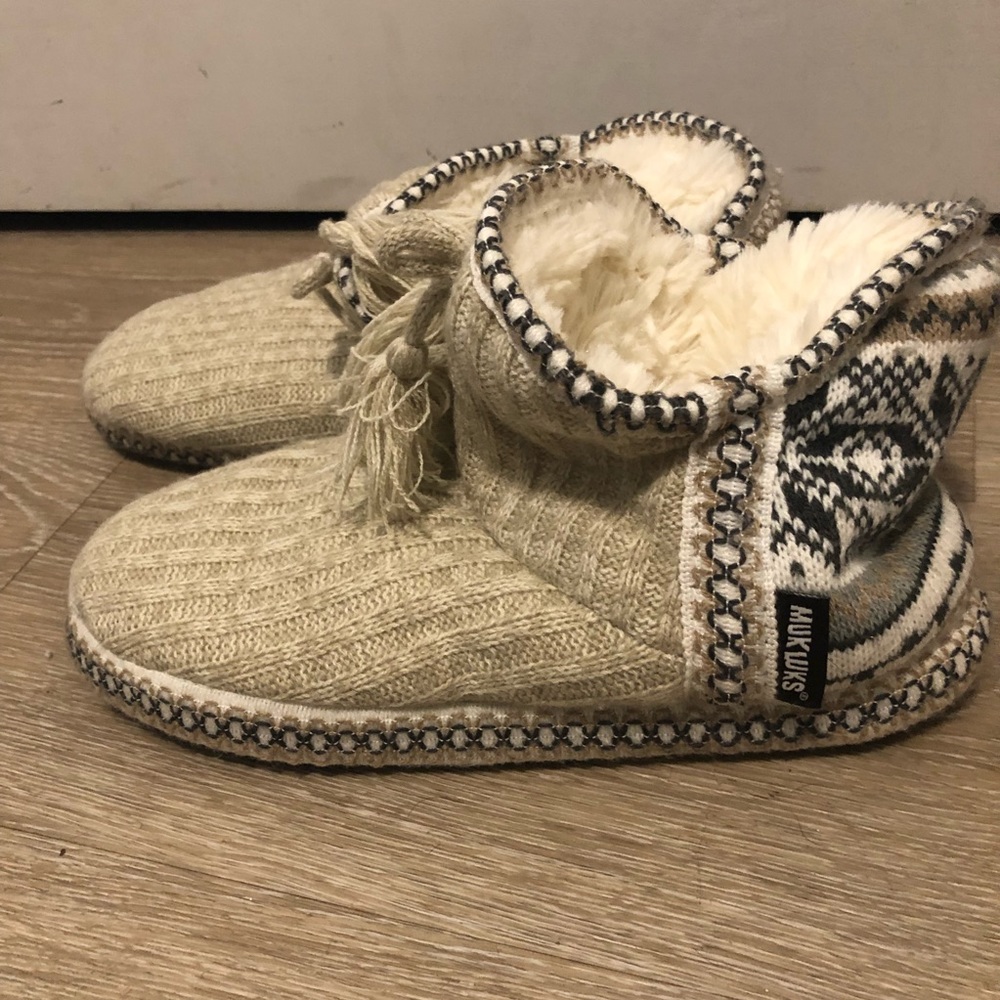 Muk luks slippers size 8-9